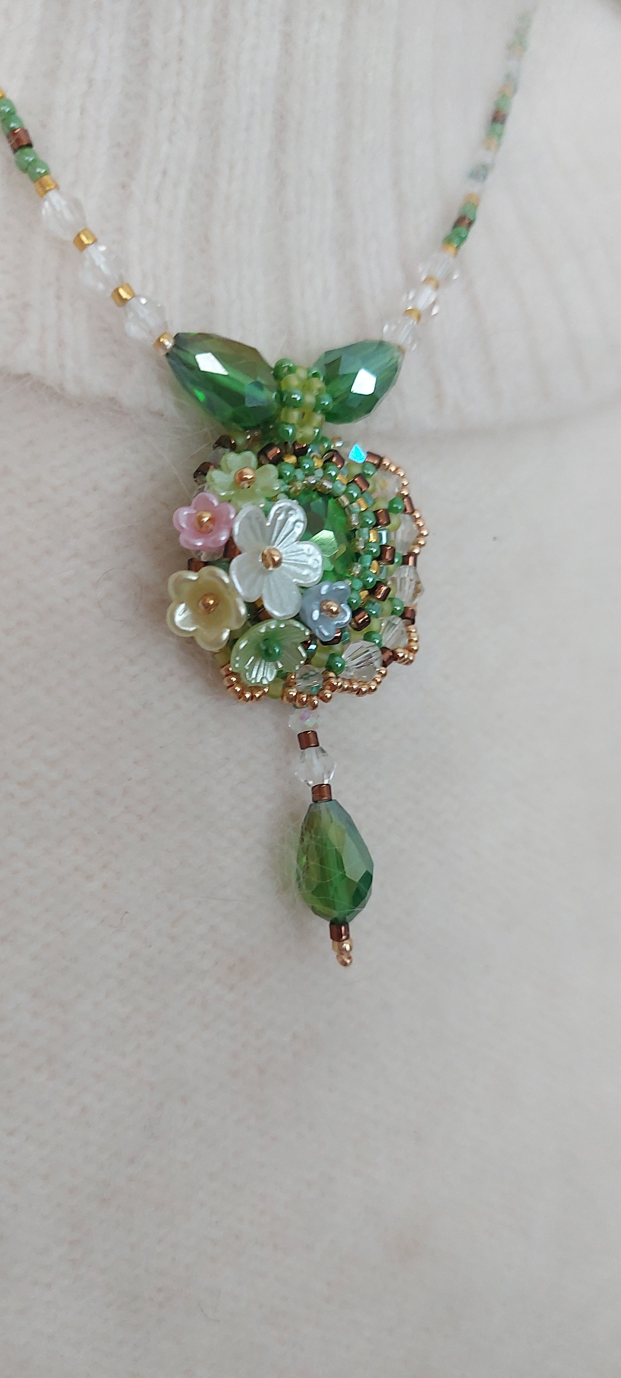 The flowery pendant