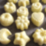 mini-savons sous forme de petits motifs, enrichis à l'huile d'amande douce pour enfants, ou savons d'invités