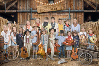 Photo de classe fond vert à thème, photographe scolaire Audolab