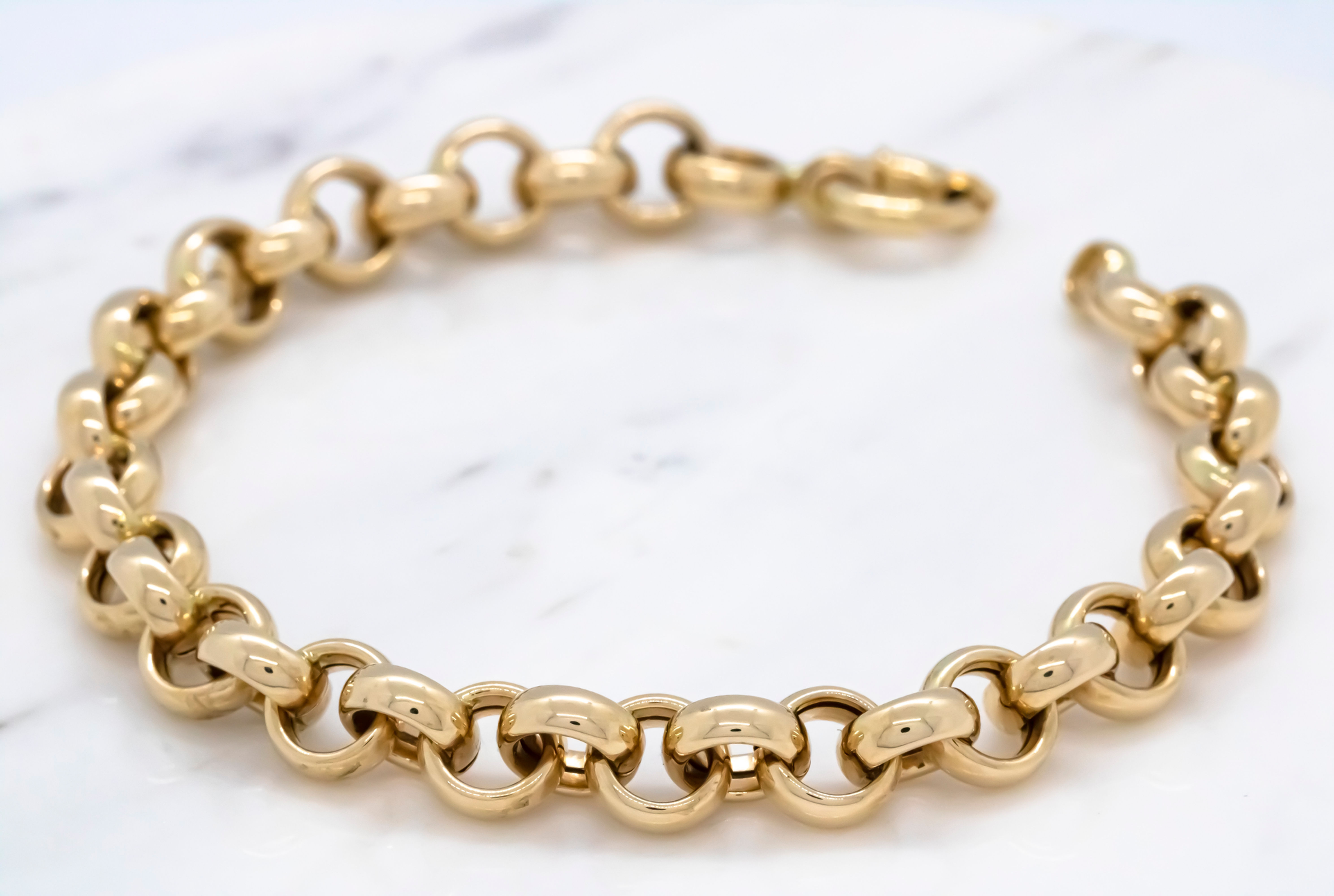 14 karat yellow gold 8mm rolo link bracelet