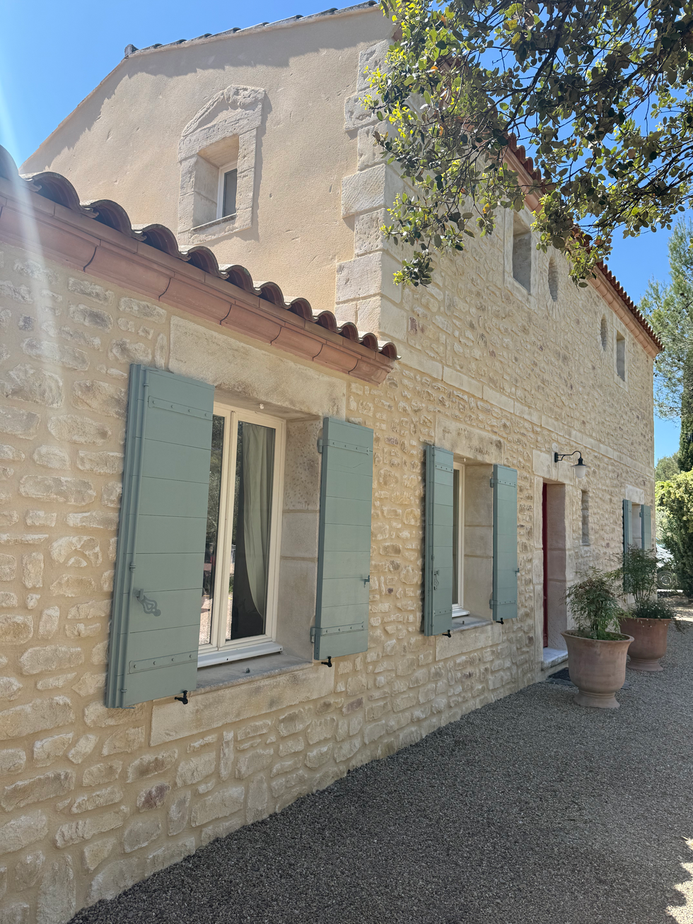 Mas provençal en imitation pierre naturelle