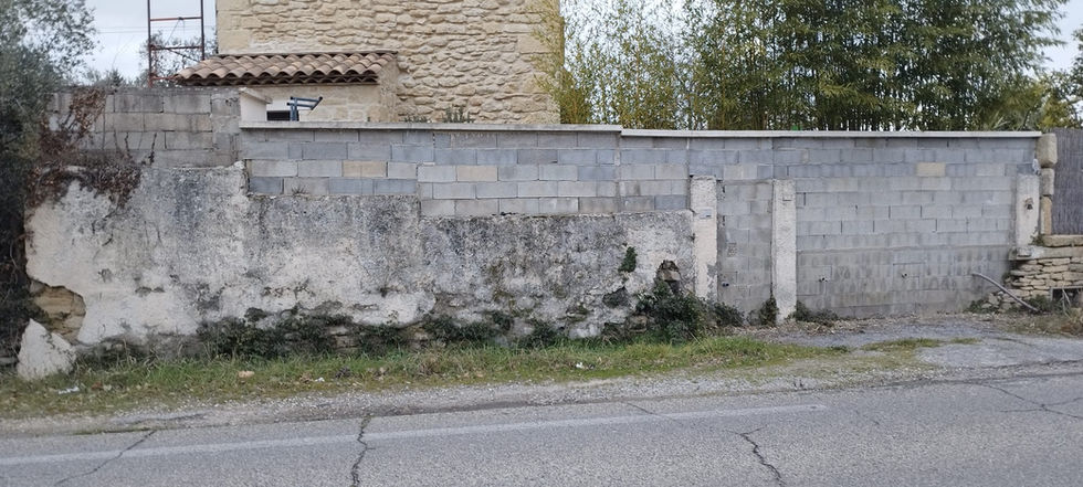 Décroutage et harmonisation d’un mur existant en pierre à Aigues-Vives