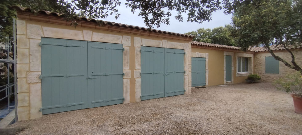 Mas provençal en imitation pierre naturelle