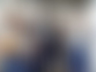 reunião realizada no ambiente de uma fábrica entre colaboradores e gestores