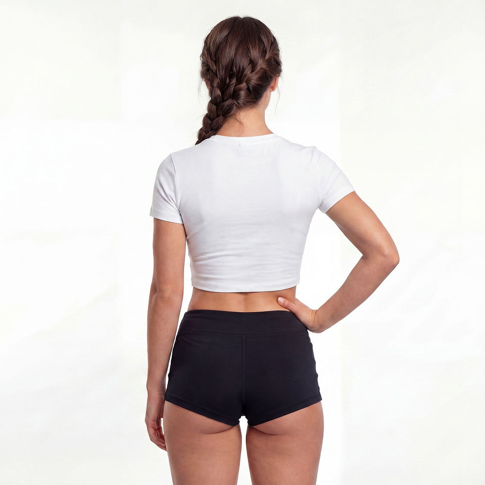 Miniaturbild: Heather STAMX Rückenansicht einer Frau im Crop T-Shirt