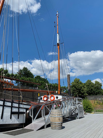 Voorwaarts Sailboat Medienhafen Rent