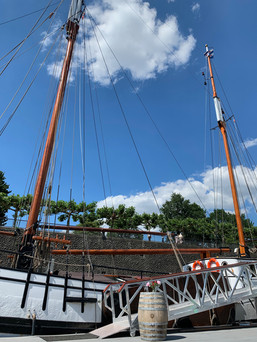 Voorwaarts Sailboat Medienhafen Rent