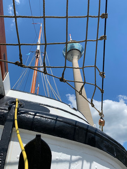 Voorwaarts Sailboat Medienhafen Rent