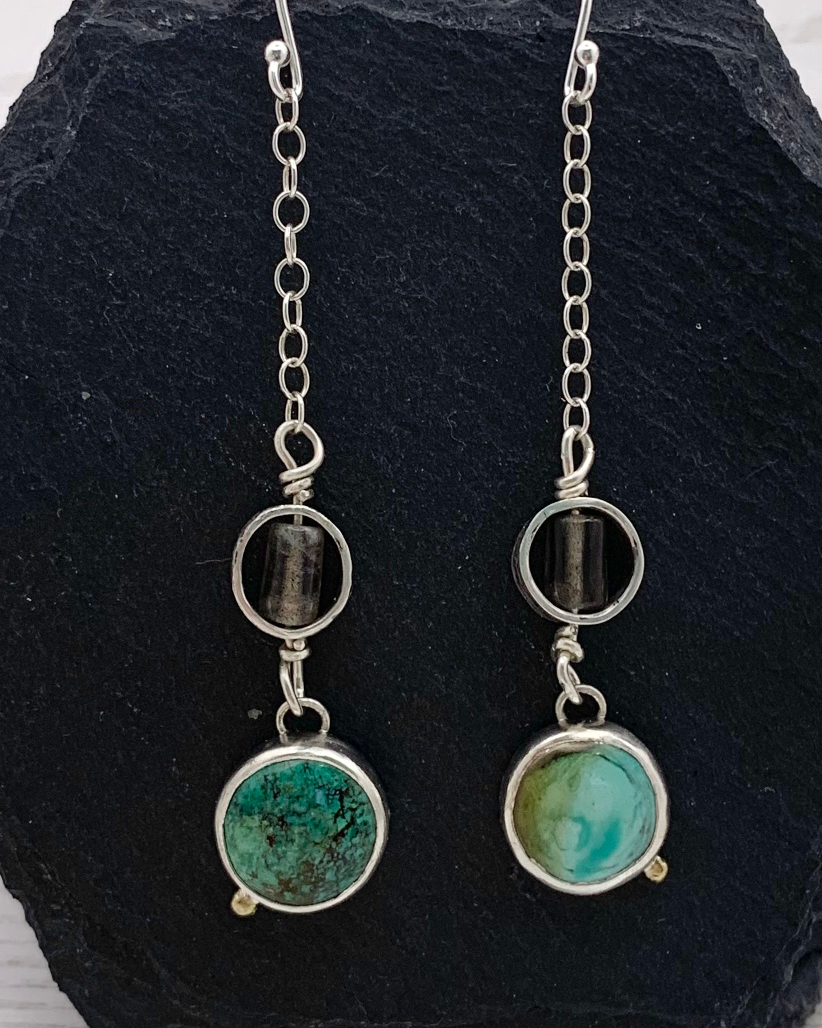 Long earrings with turquoise and 18 carat details