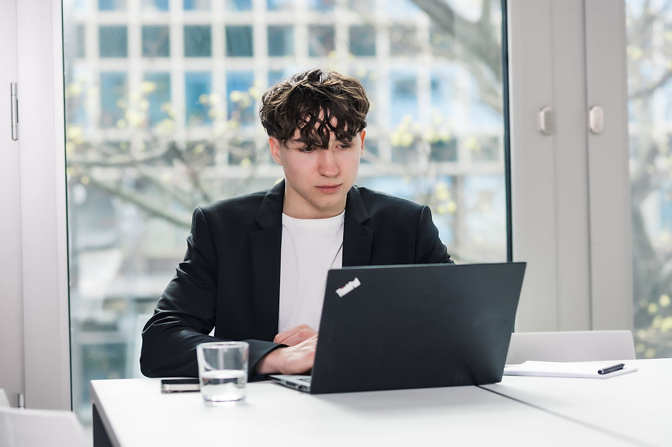 Dennis Budzinski von D E N N Webdesign