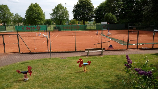 TENNISPLÄTZE SEIT 11. MAI GEÖFFNET