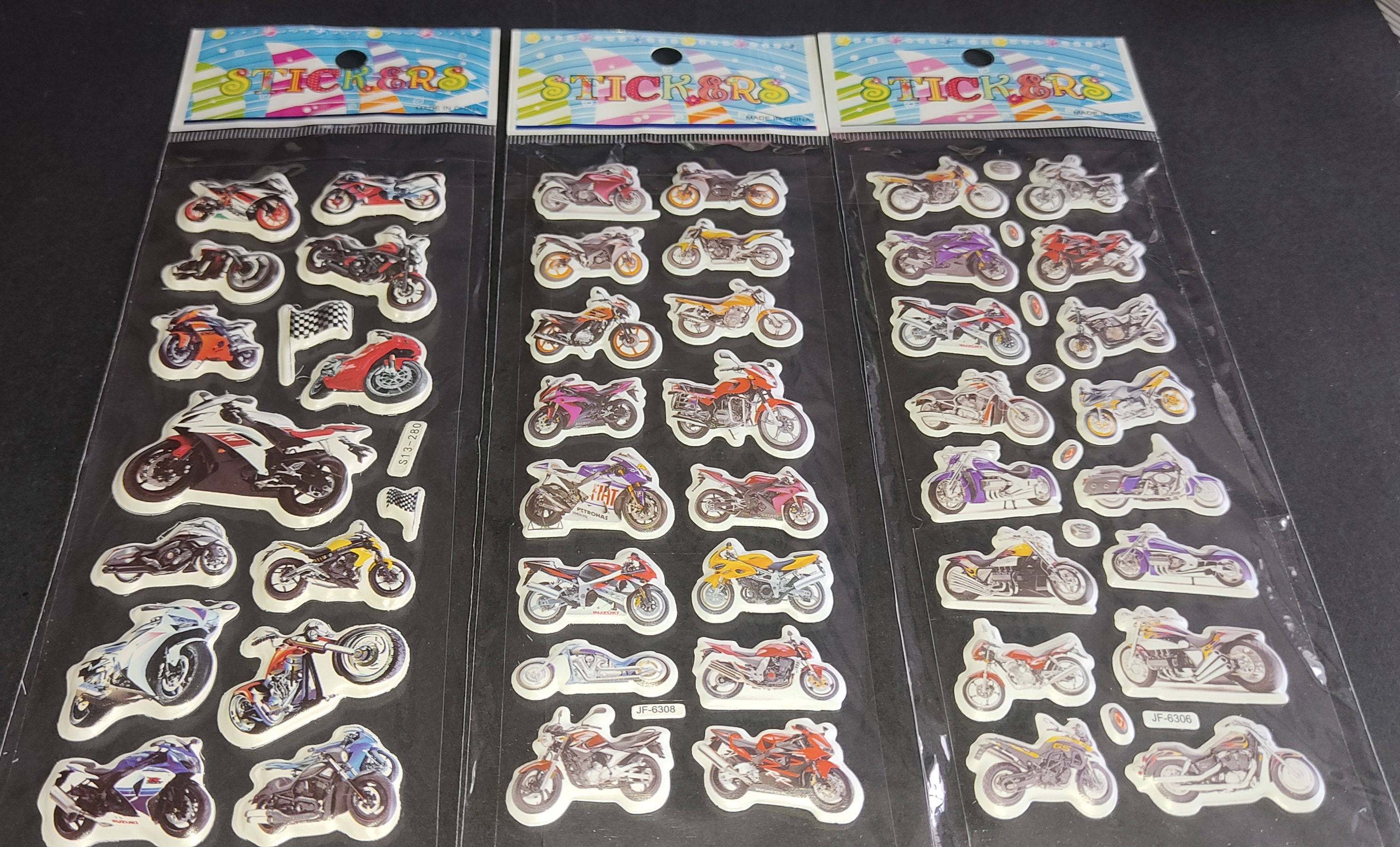 Lot de 3 planches de stickers motos modèle 1 