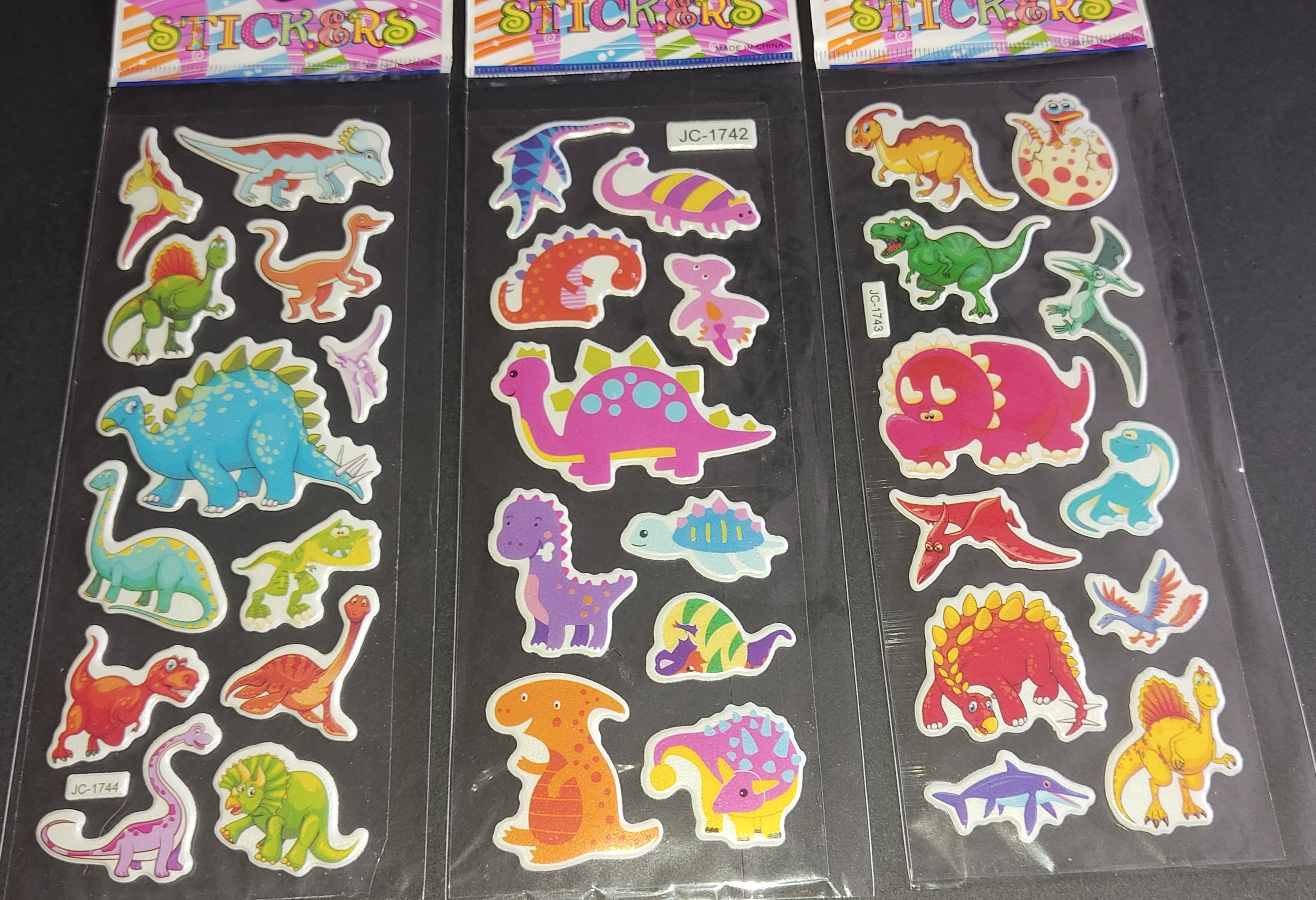 Lot de 3 planches de stickers dinosaures modèle 2 