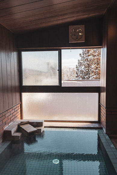 Juniya onsen men.jpg