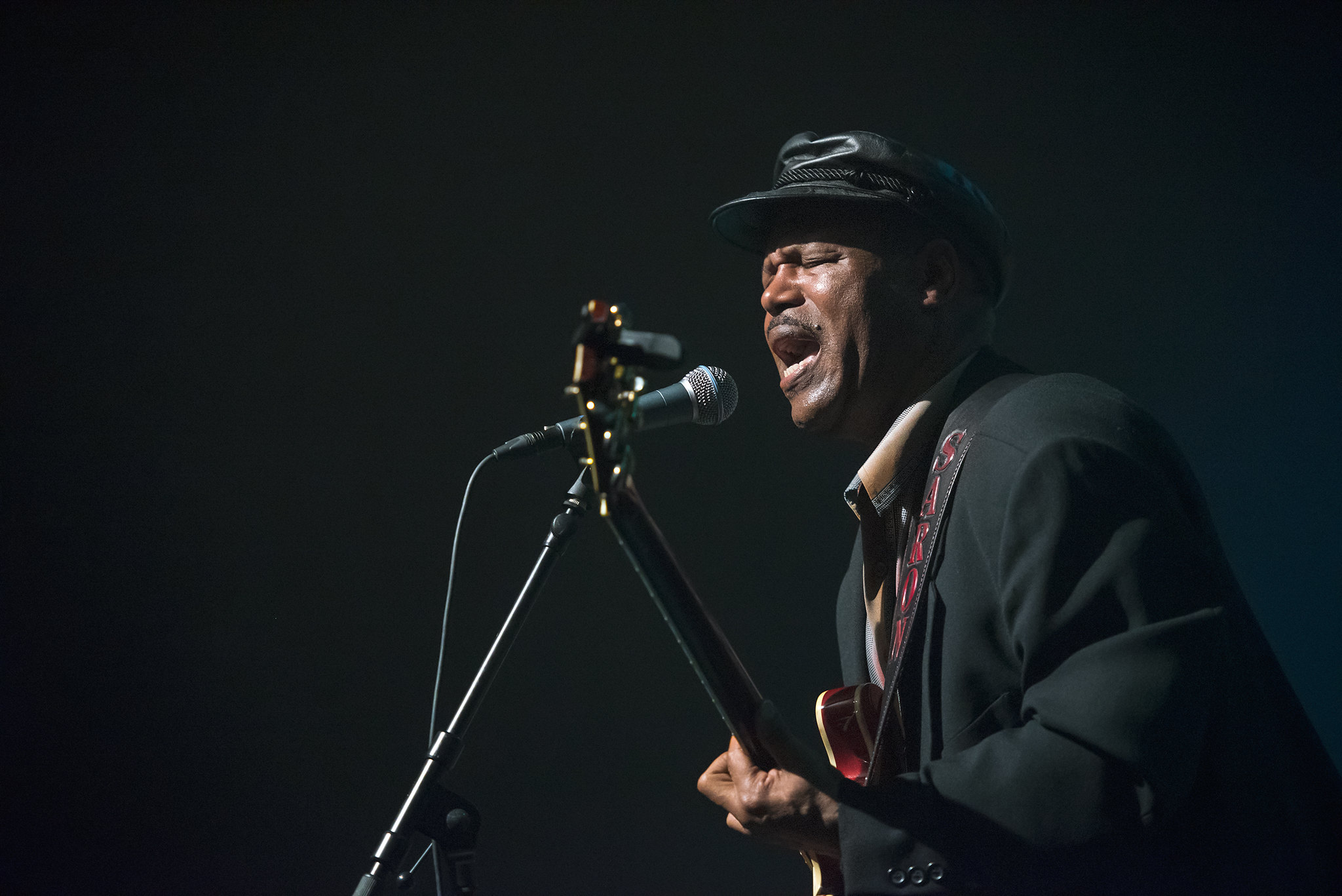 SaRon Crenshaw live auf der Bühne, Buchung über Big D Bookings
