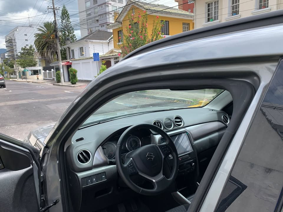 Miniatura: Suzuki Grand Vitara 2023