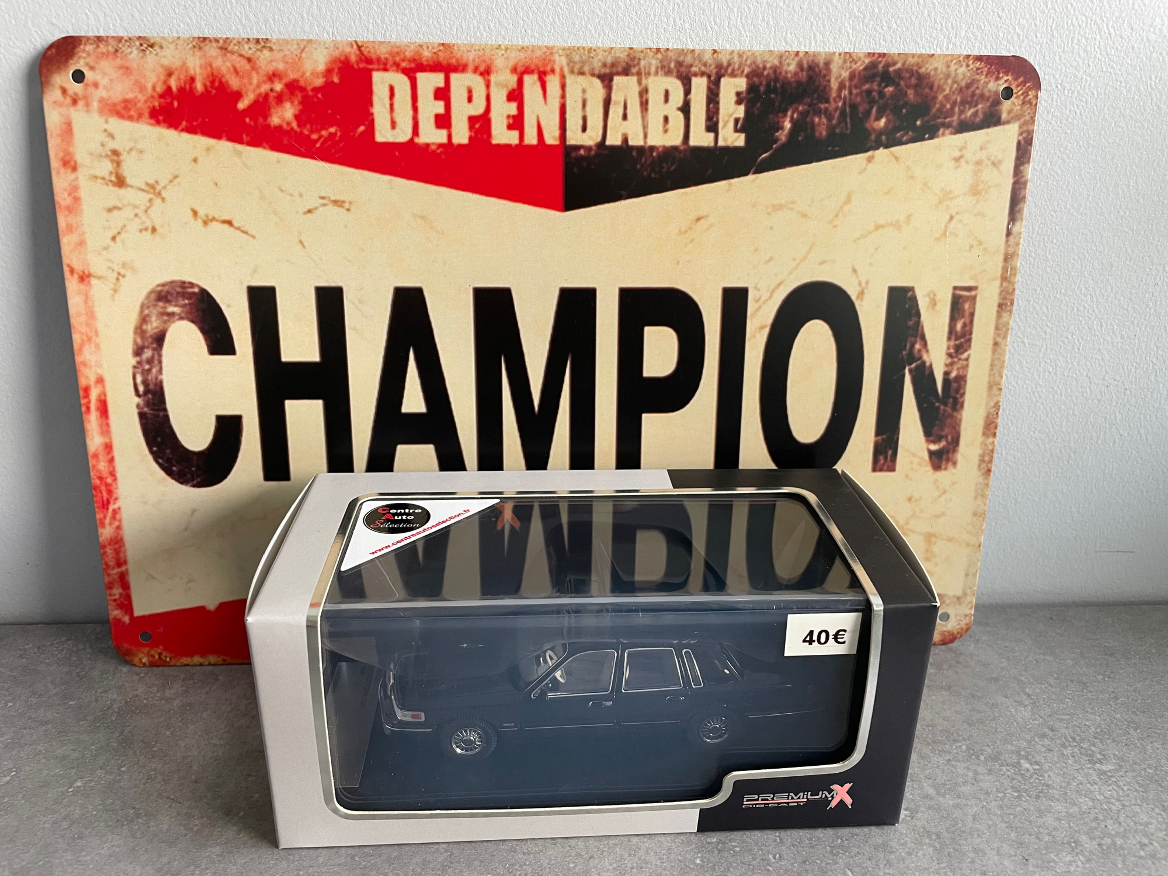 Voiture miniature LINCOLN Town Car 1996 Edition limitée - Gris