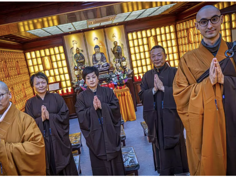 El 'Chinatown' de Barcelona crece en el Eixample tras la extinción de los mayoristas de ropa