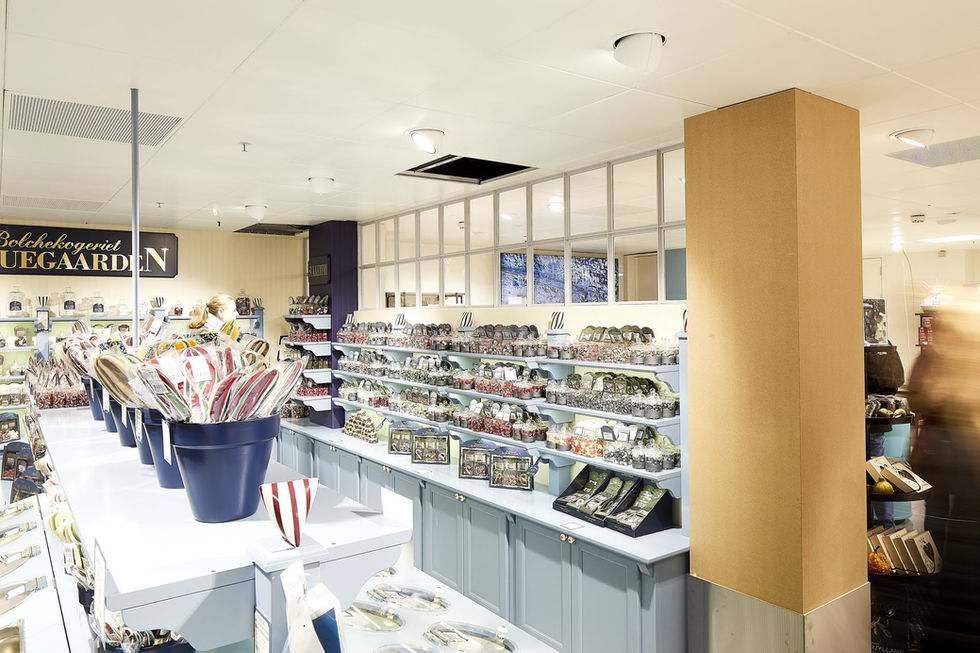 15.-Vindue-i-indkoebscenter-i-farven-RAL-7047