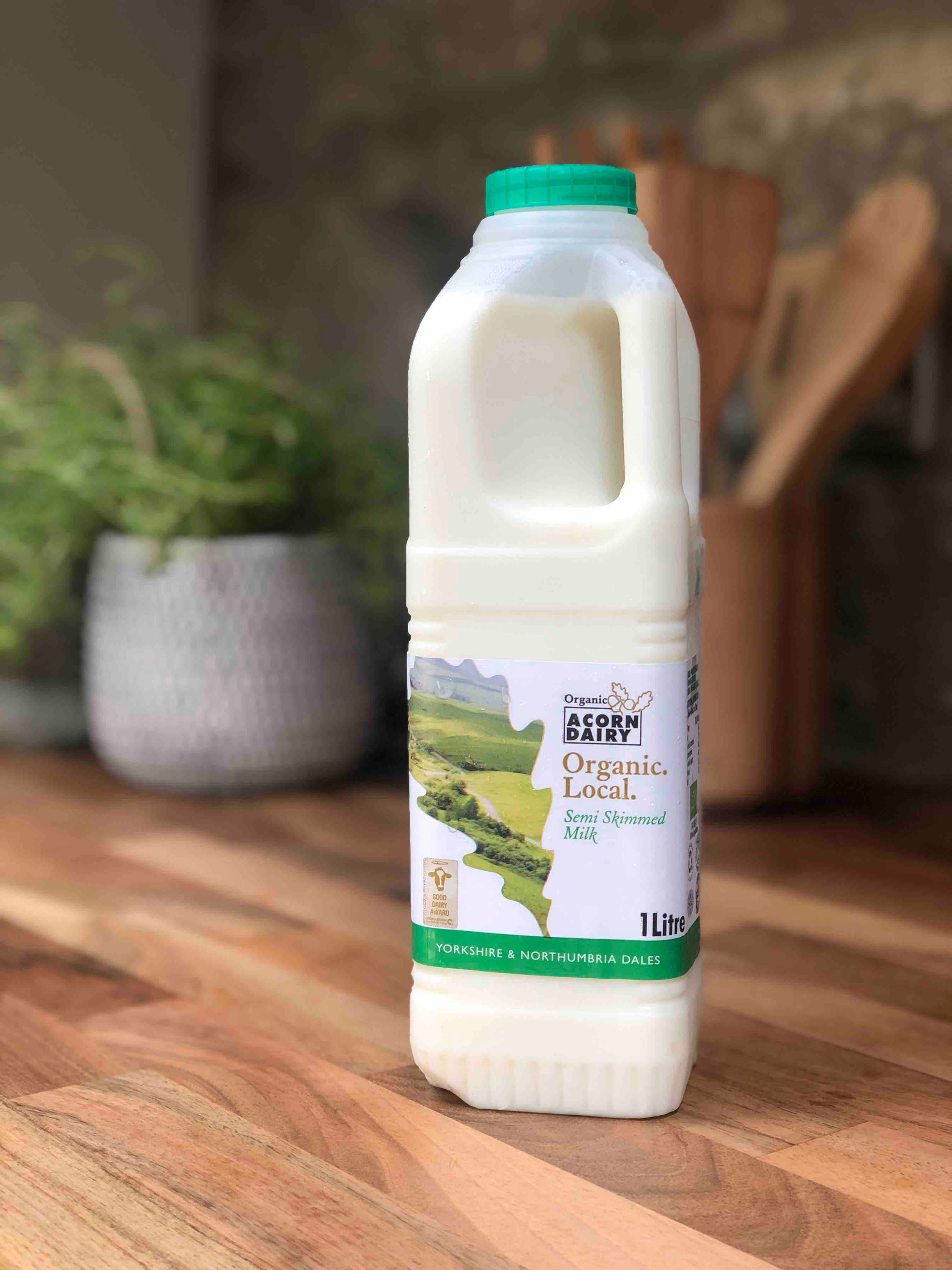 Acorn Organic Semi Skimmed Milk 1L
