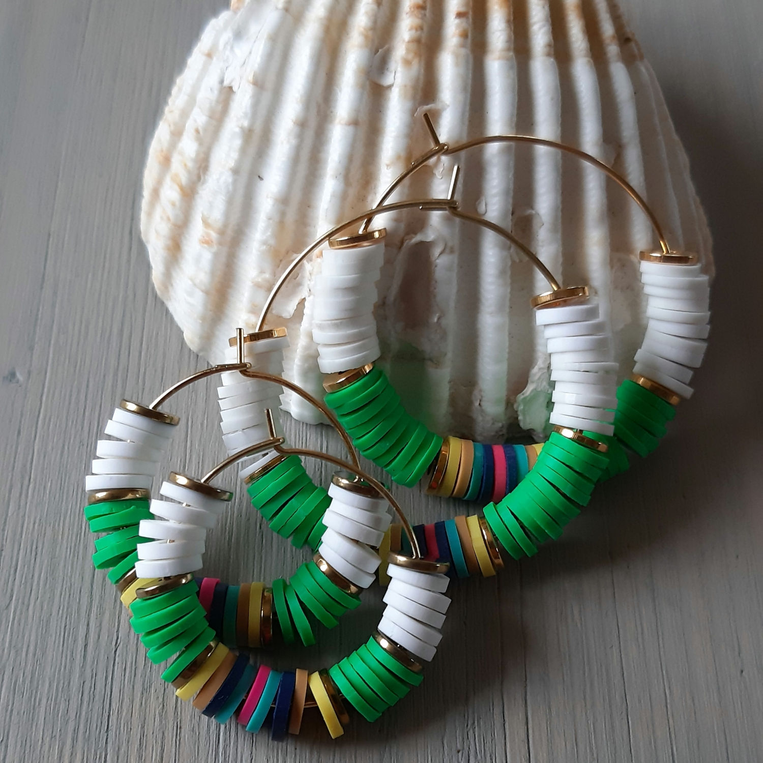 Duo de créoles mère/fille heishi vert, blanc, multi et or (réf: AMF35)