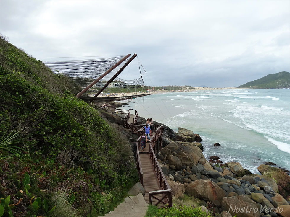 Trilha do Morro das Aranhas na praia do Santinho