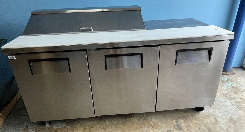 75-0169 True TSSU-72-12 72'' Self Contained Refrigerated Sandwich Prep Station