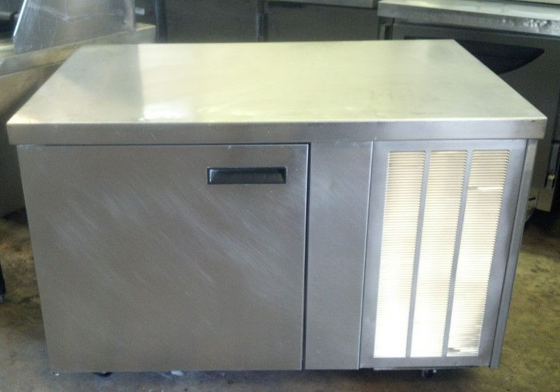 75-0083 Delfield 18648BUC 4’ Self Contained Work Table