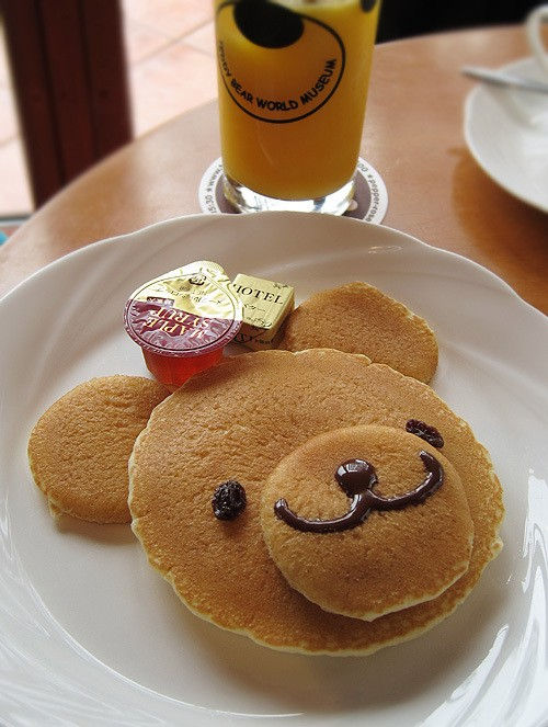 http://cutestfood.com/3469/bear-pancakes/