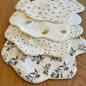 Dribble bib product shots - 31.png