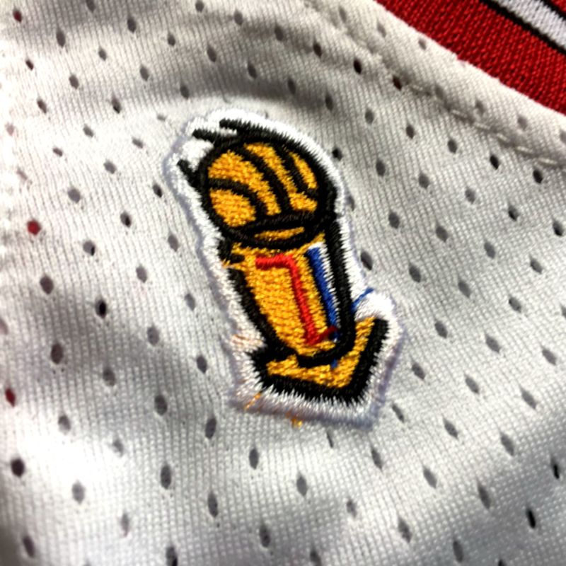 Miniatura: CHICAGO BULLS RETRO JORDAN BRANCO