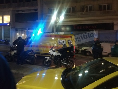 «Βγήκαν» μαχαίρια στο κέντρο της Αθήνας- Δύο τραυματίες (pics)