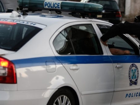 Χειροπέδες σε μέλος σπείρας που κλέβει κινητά τηλέφωνα από καταστήματα