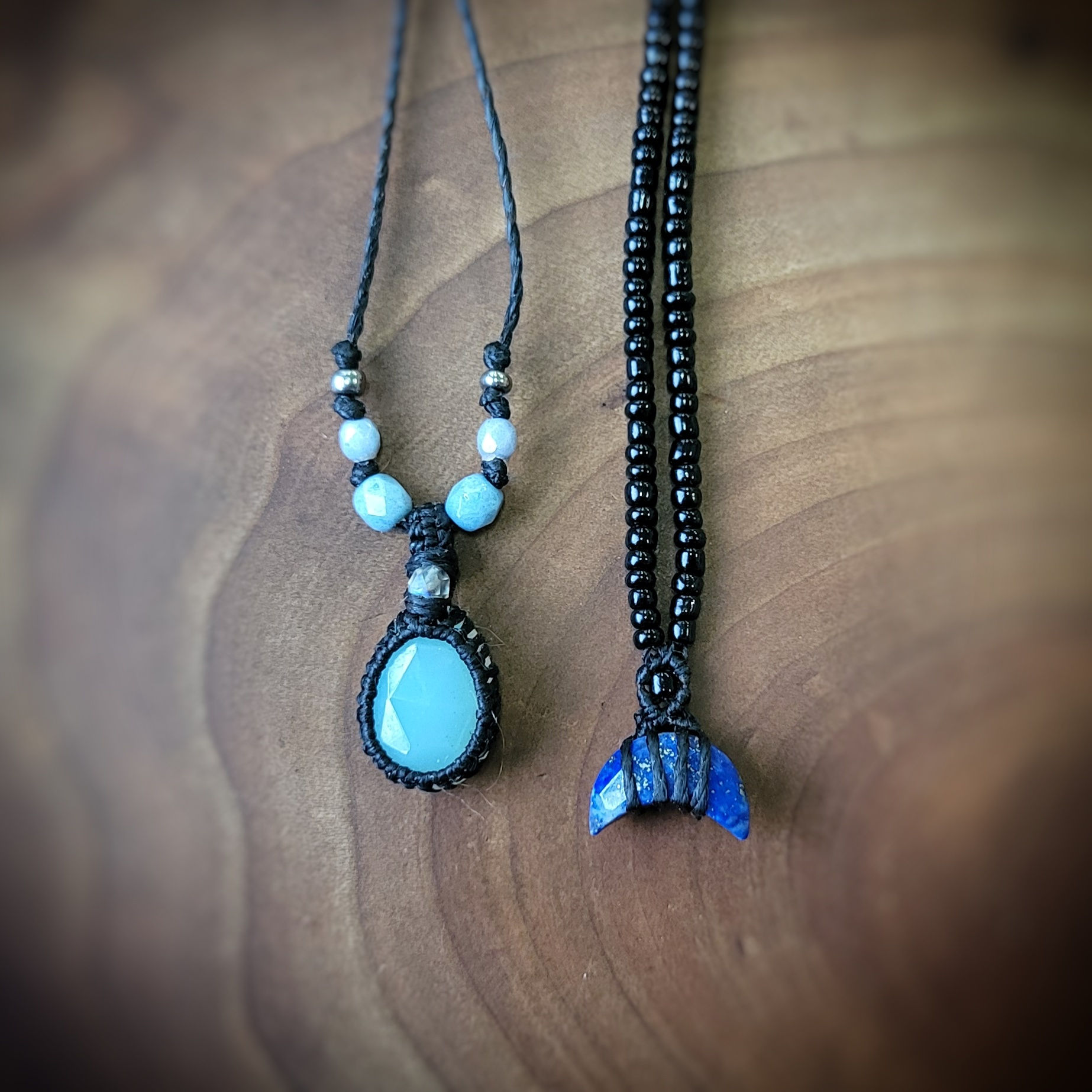 Mini Bleus : calcédoine et lune de lapis lazuli