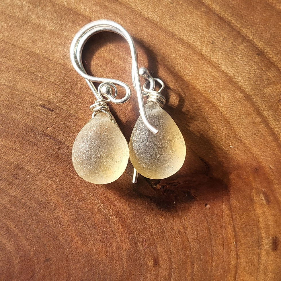 Thumbnail: *Boucles d'oreilles briolettes // agate mousse calcédoine jaune dépolie