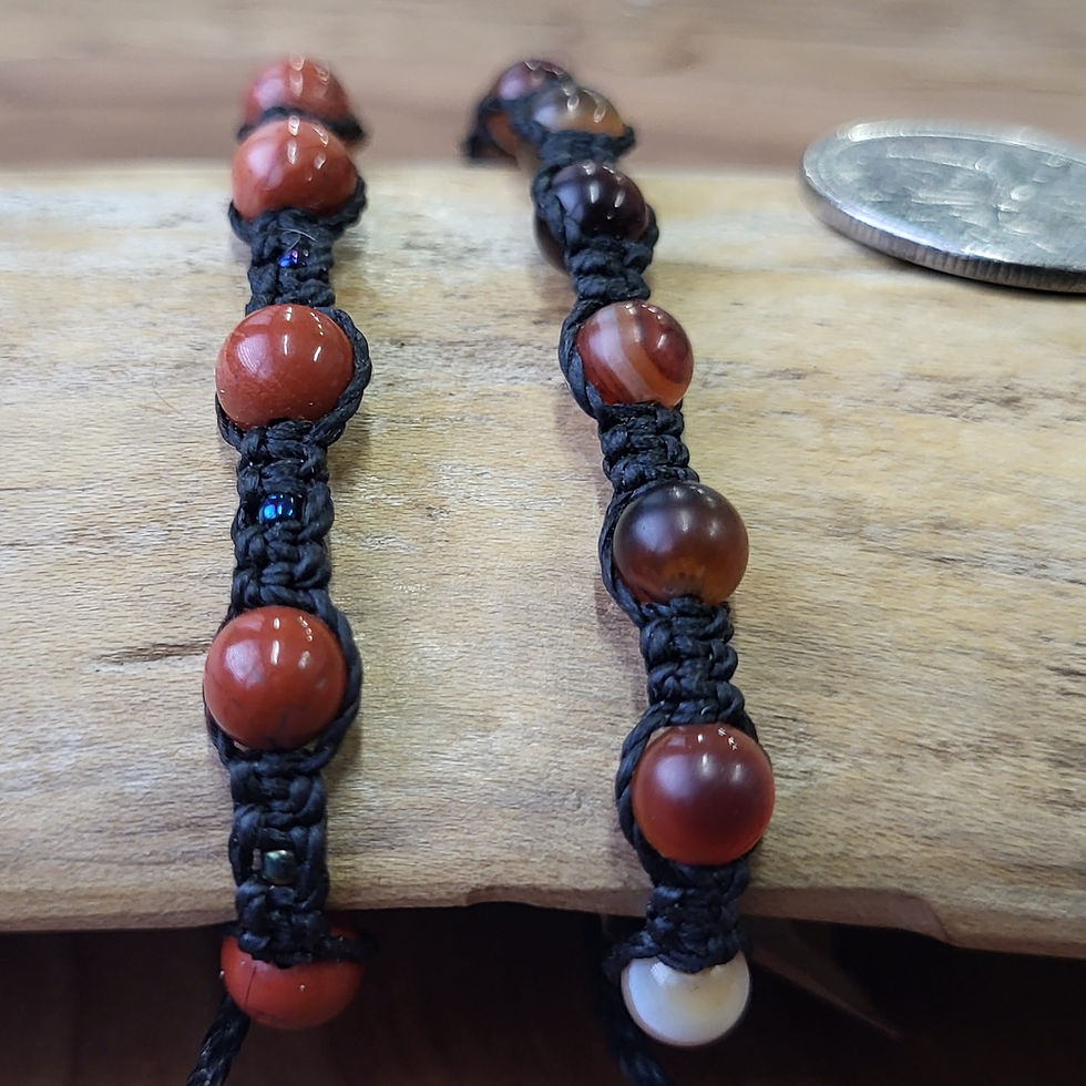 Miniature : *Le Rouge et le Noir : jaspe rouge agate rouge