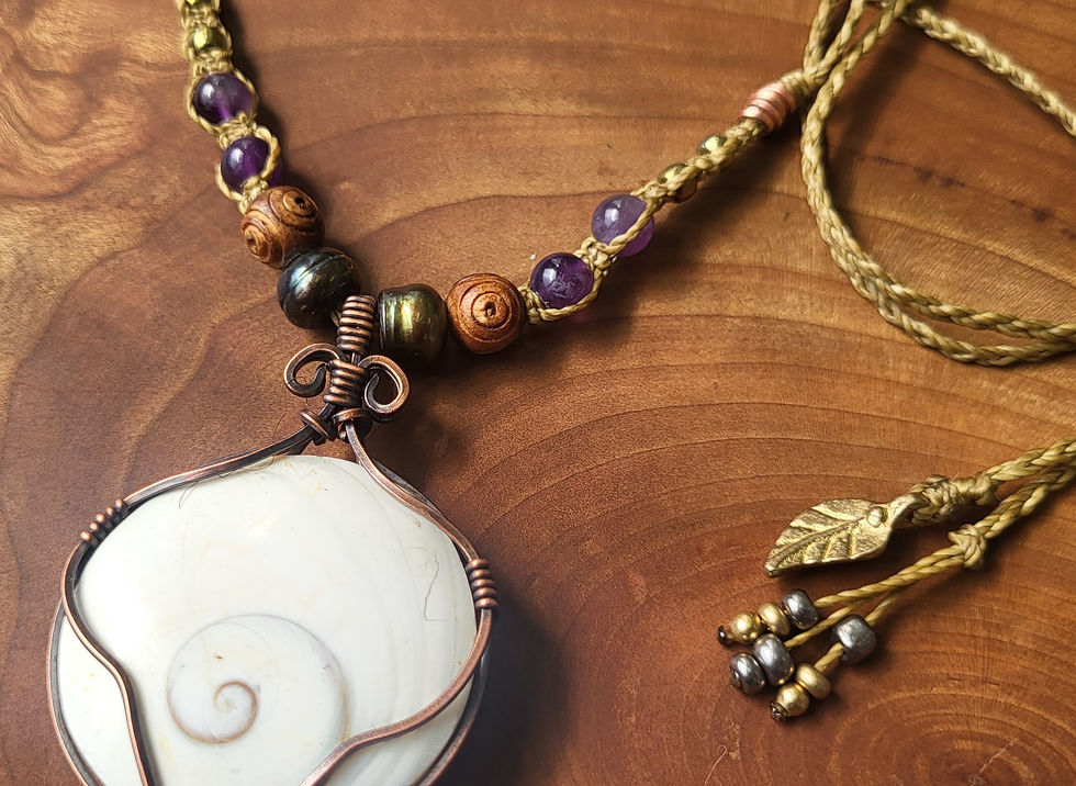 Thumbnail: Dunia: very large Shiva's Eye shell + amethyst and pearls