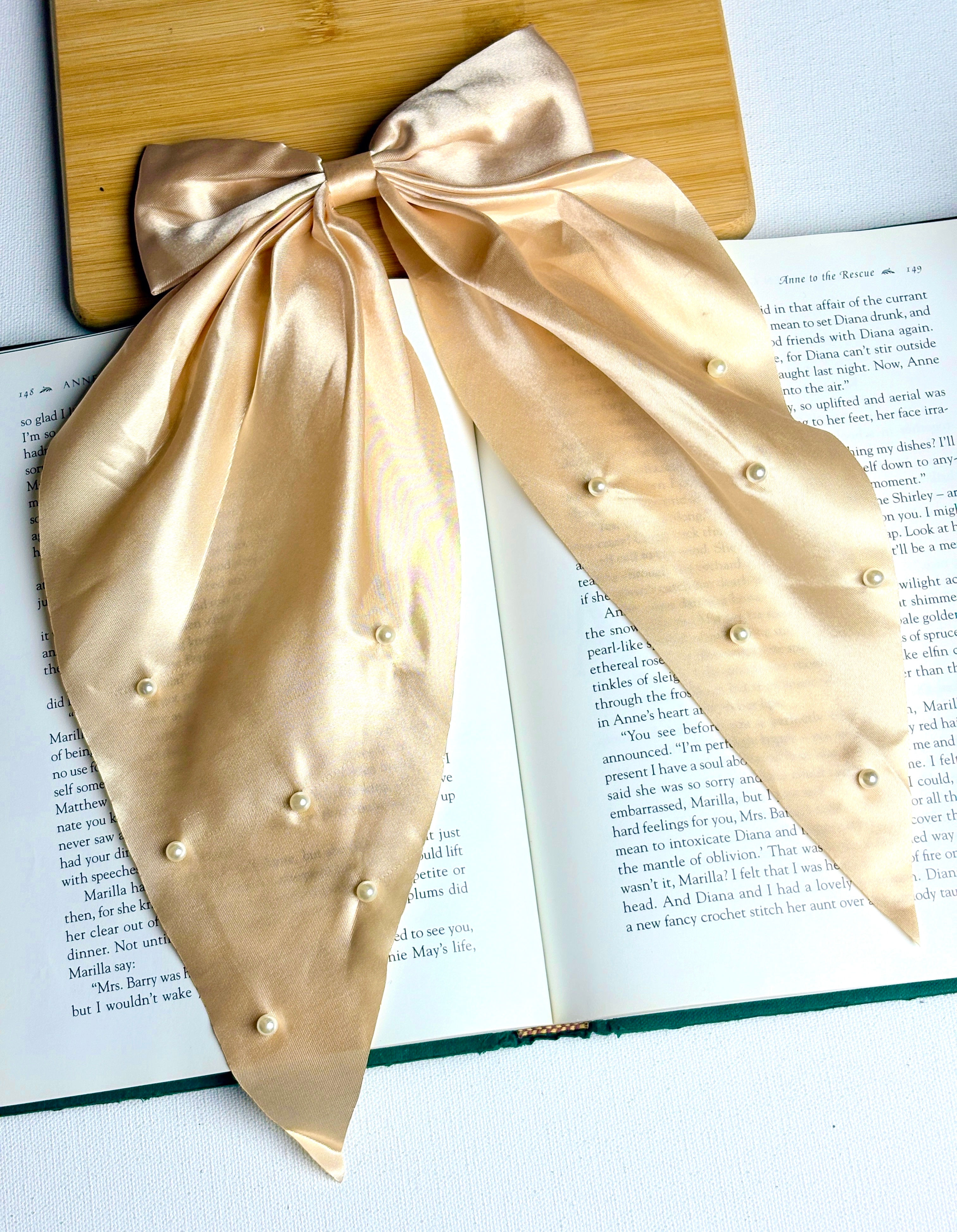 PEARL BOW CLIP
