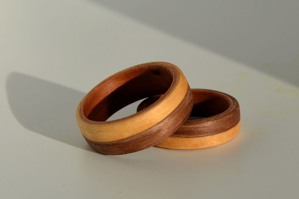 Thumbnail: Palissandre,Noyer et cerisier.