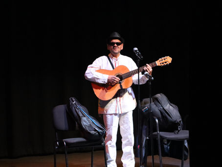 Así fue el regalo de Luis Fernando por el 10 de Mayo