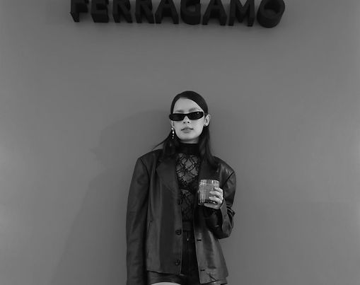 Ale Haro: "Amo la moda, el maquillaje, los vlogs y el estilo. Espero aprender de ustedes y ustedes de mí"