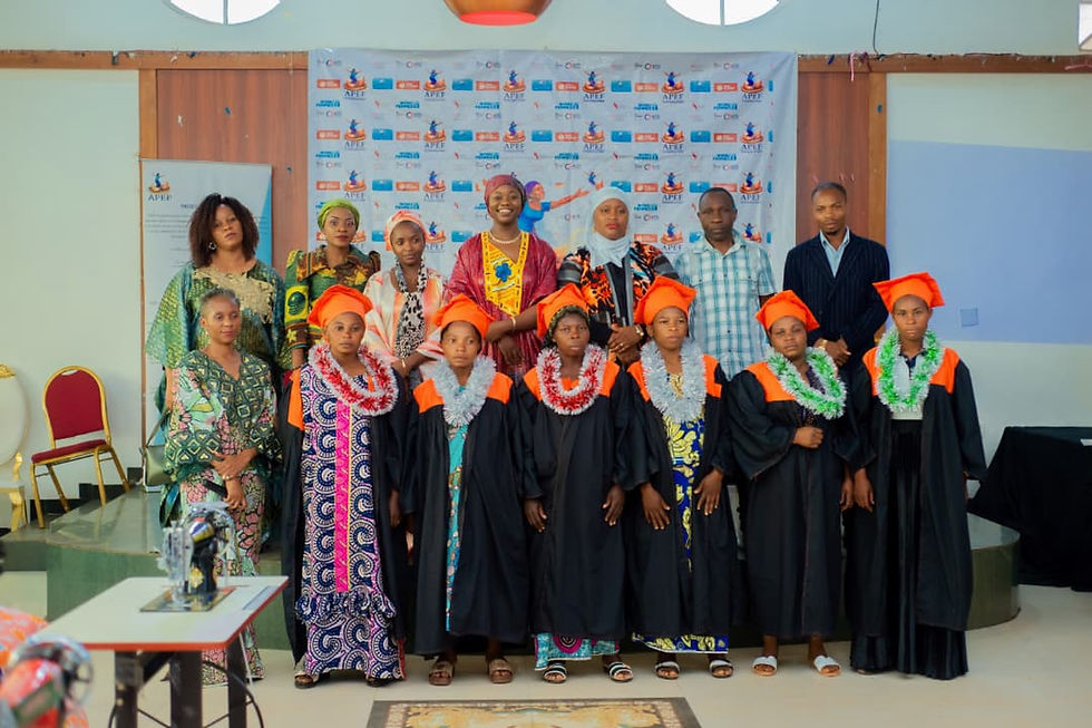 Bukavu : L'organisation APEF forme 40 femmes et jeunes filles en coupe et couture