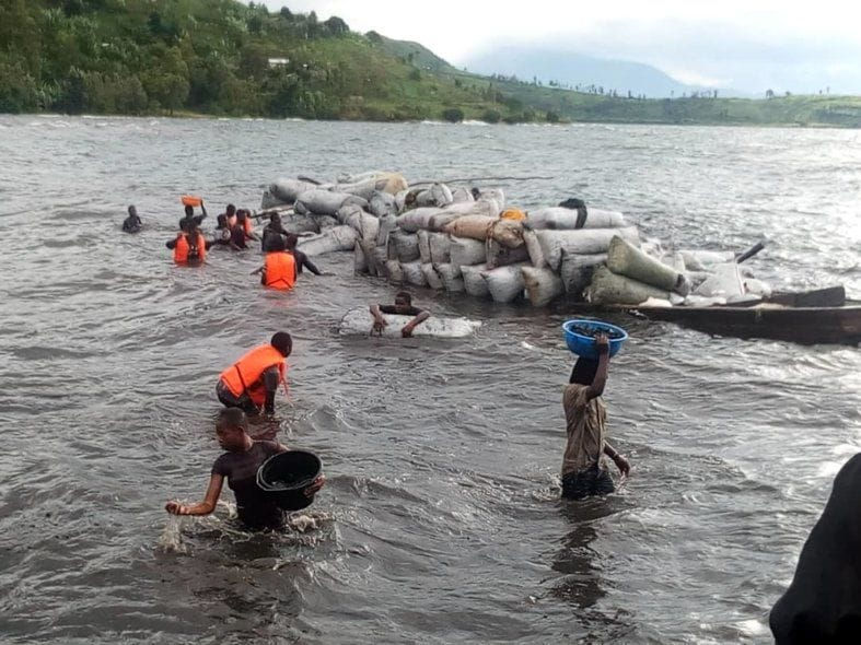 Sud-Kivu : 12 corps repêchés après le naufrage d’une pirogue à Idjwi, plusieurs passagers portés disparus