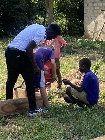 Kids working together