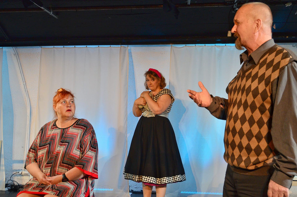 Papillon, Daisy ja Botard (Malla Herronen, Pauliina Alanko ja Jouni Puumalainen). Kuva: Paddy Reynolds
