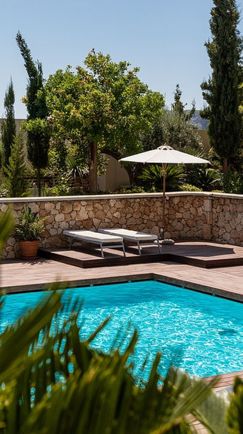 swimming-pool-3652690_960_720.jpg
