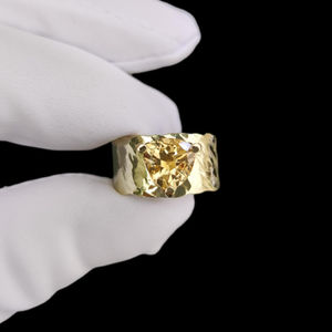 Yellow gold ring with heart-shaped swiss blue topaz