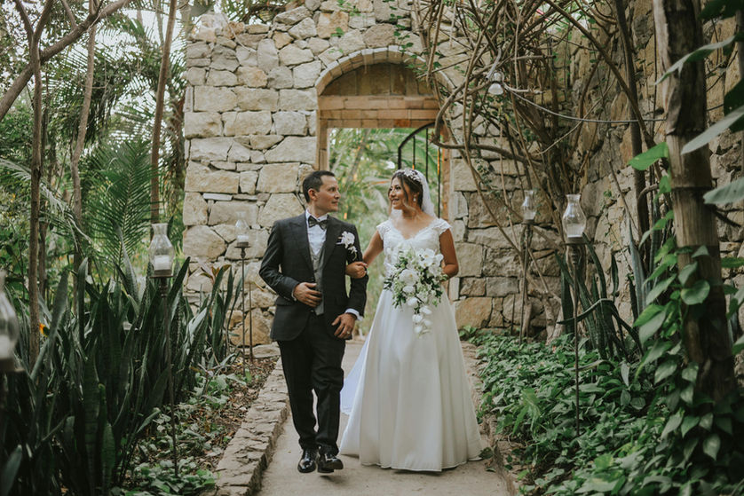 From “Yes!” to “I Do!”: The Destination Wedding Planning Timeline Couples Need to Know