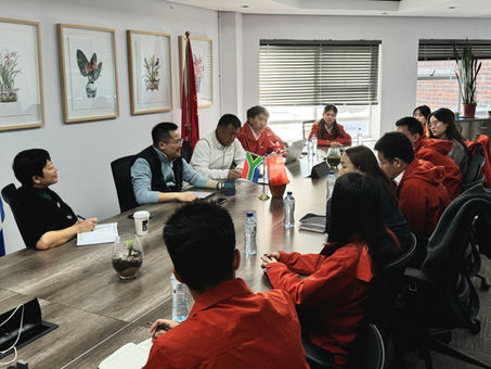 Hunan University Delegation Visits UWC Confucius Institute