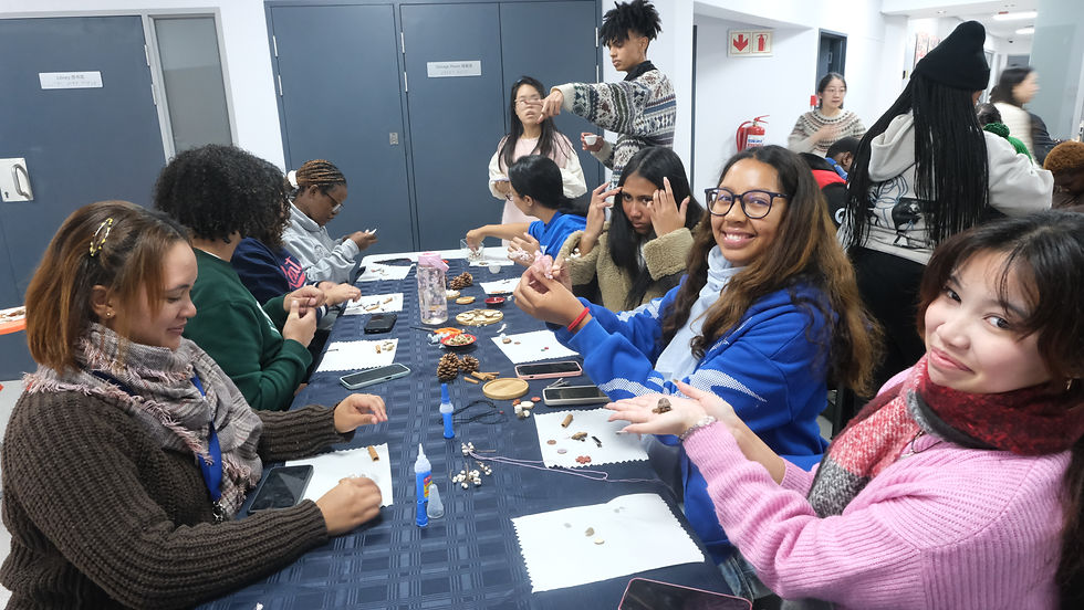 A workshop for making traditional Chinese medicine-inspired jewelry